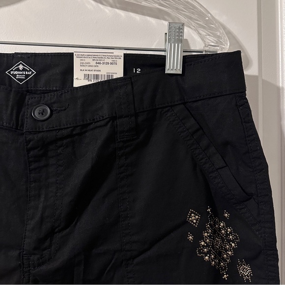 NWT St. John’s Bay Black Studded Mid-Rise Capri Cargo Pants Women’s Size 12 Y2K - Picture 4 of 13